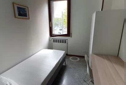 Zimmer mit Doppelbett zu vermieten Bologna