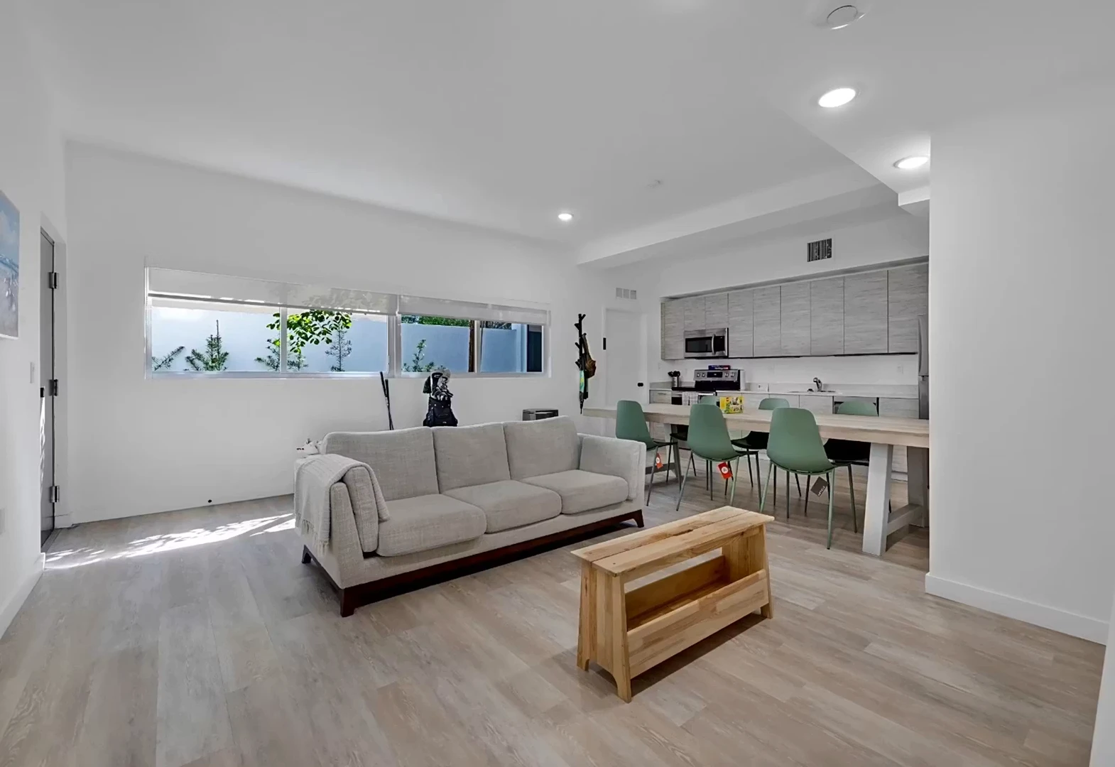 Comfortable and spacious student room in