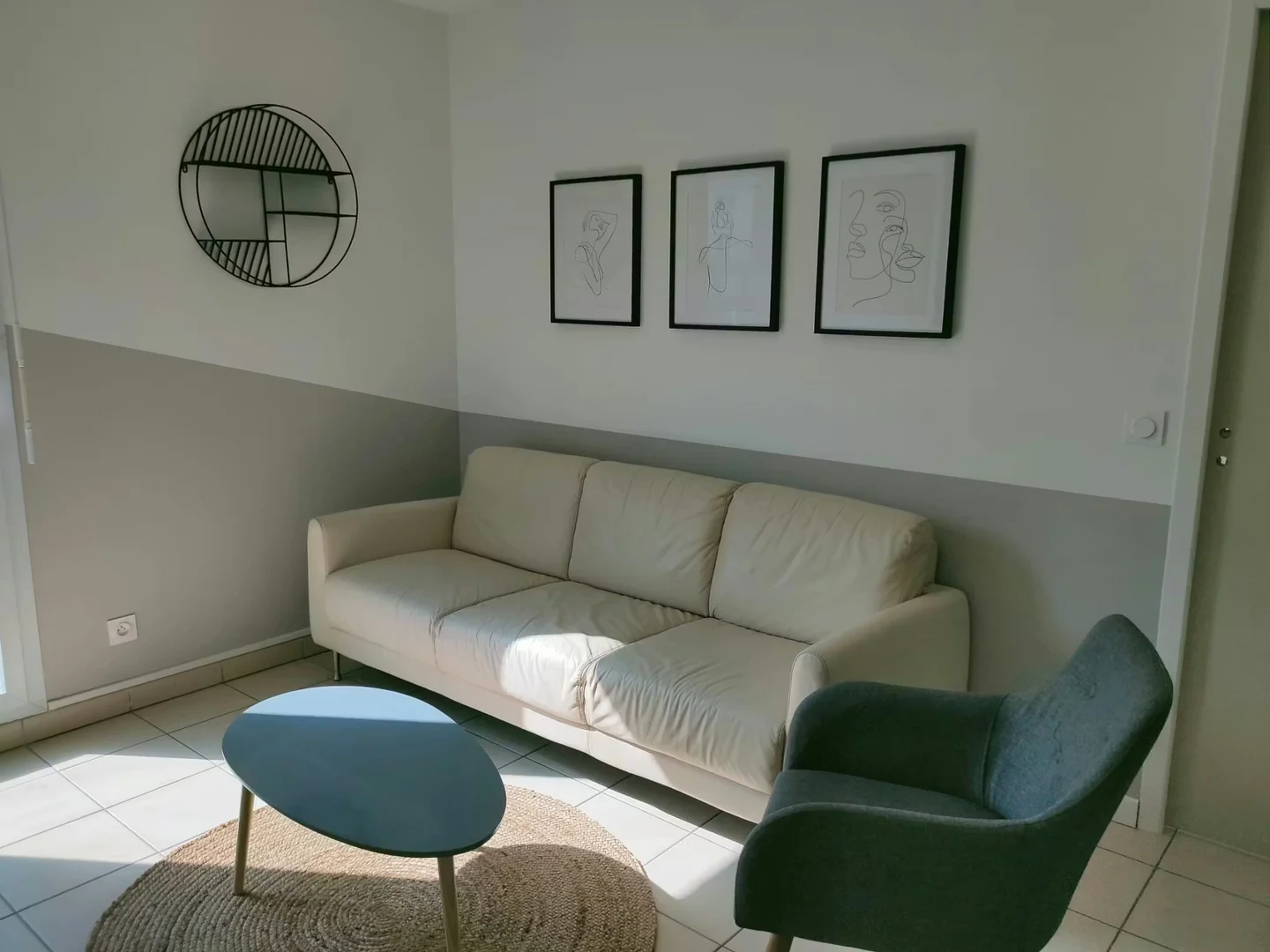 'de öğrenci dairesinde, tamamen mobilyalı kiralık oda