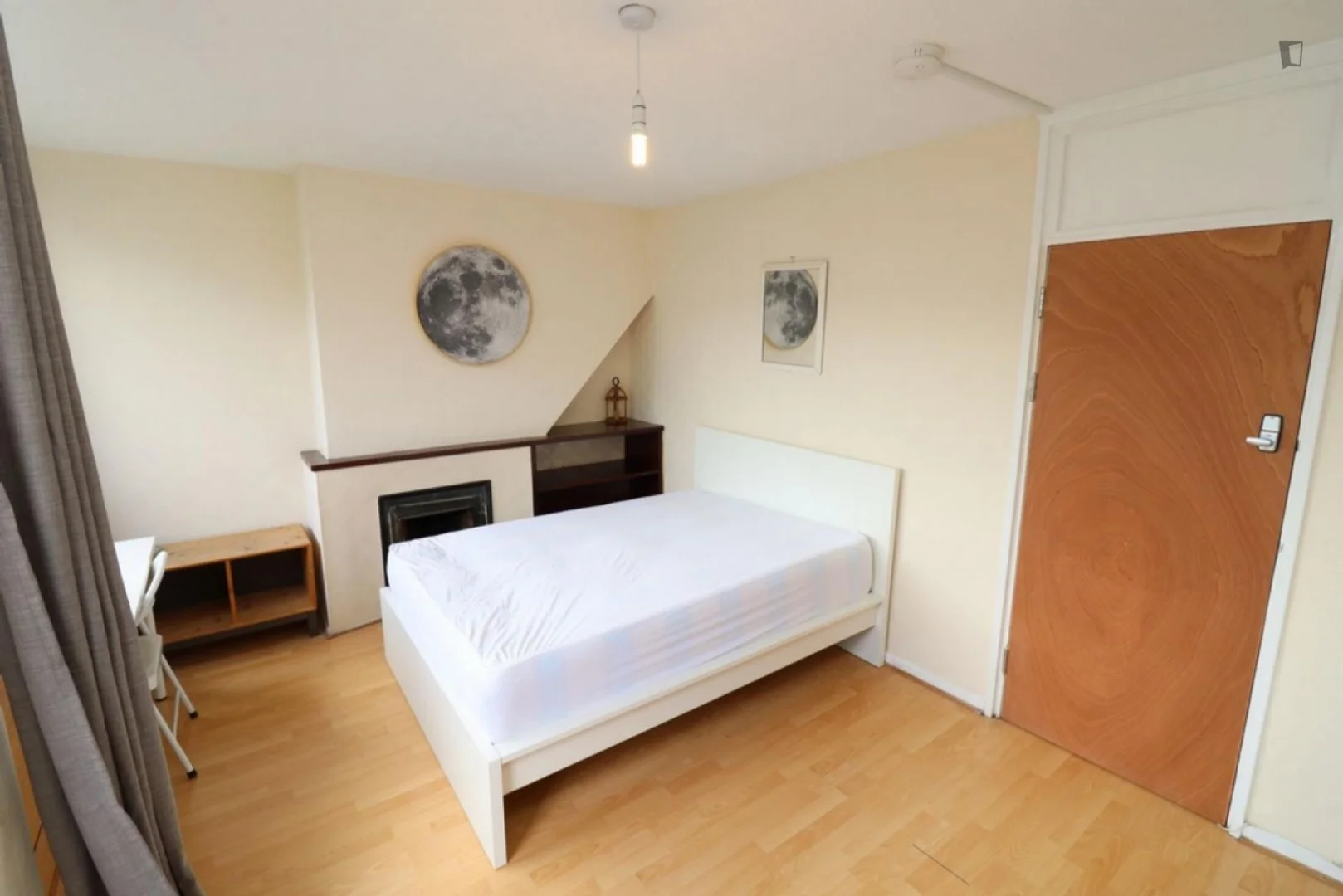 Cozy room for students available in 