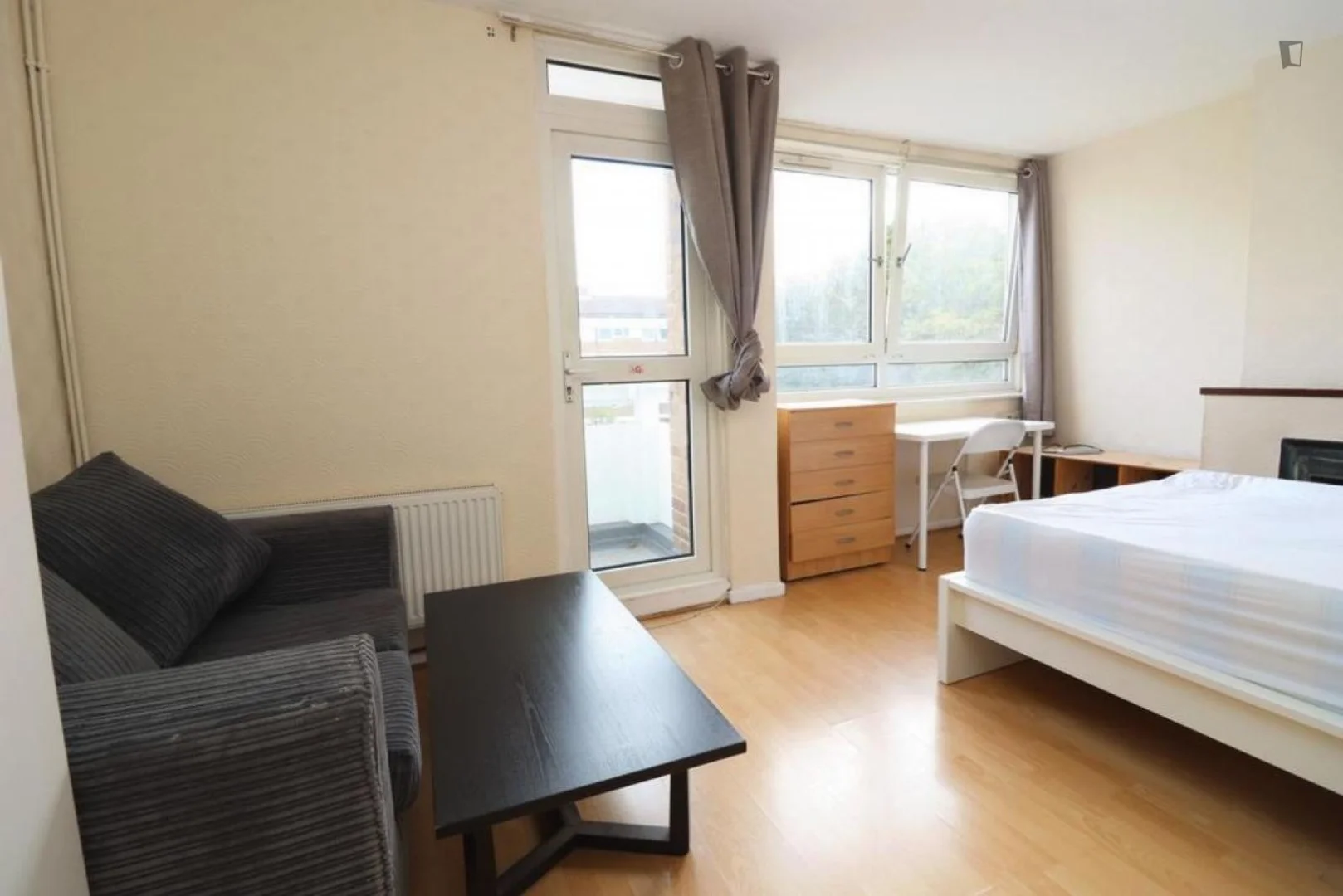 Student-friendly room in  with modern amenities