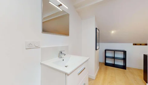 Private room at Cr Gambetta, 33400 Talence, France, image 5 of 28