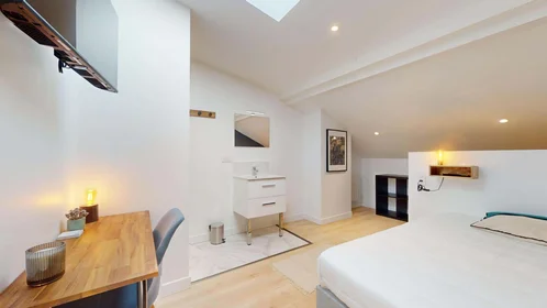 Private room at Cr Gambetta, 33400 Talence, France, image 8 of 28