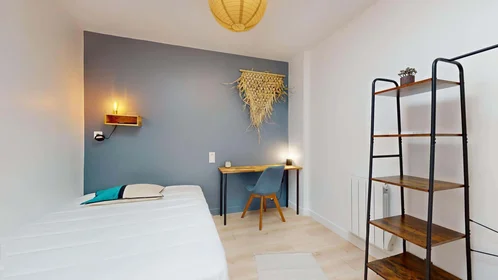 Private room at Cr Gambetta, 33400 Talence, France, image 5 of 9