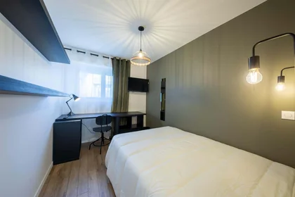 Habitación privada en 3 Bd Maréchal Foch, 06600 Antibes, France, imagen 1 de 6