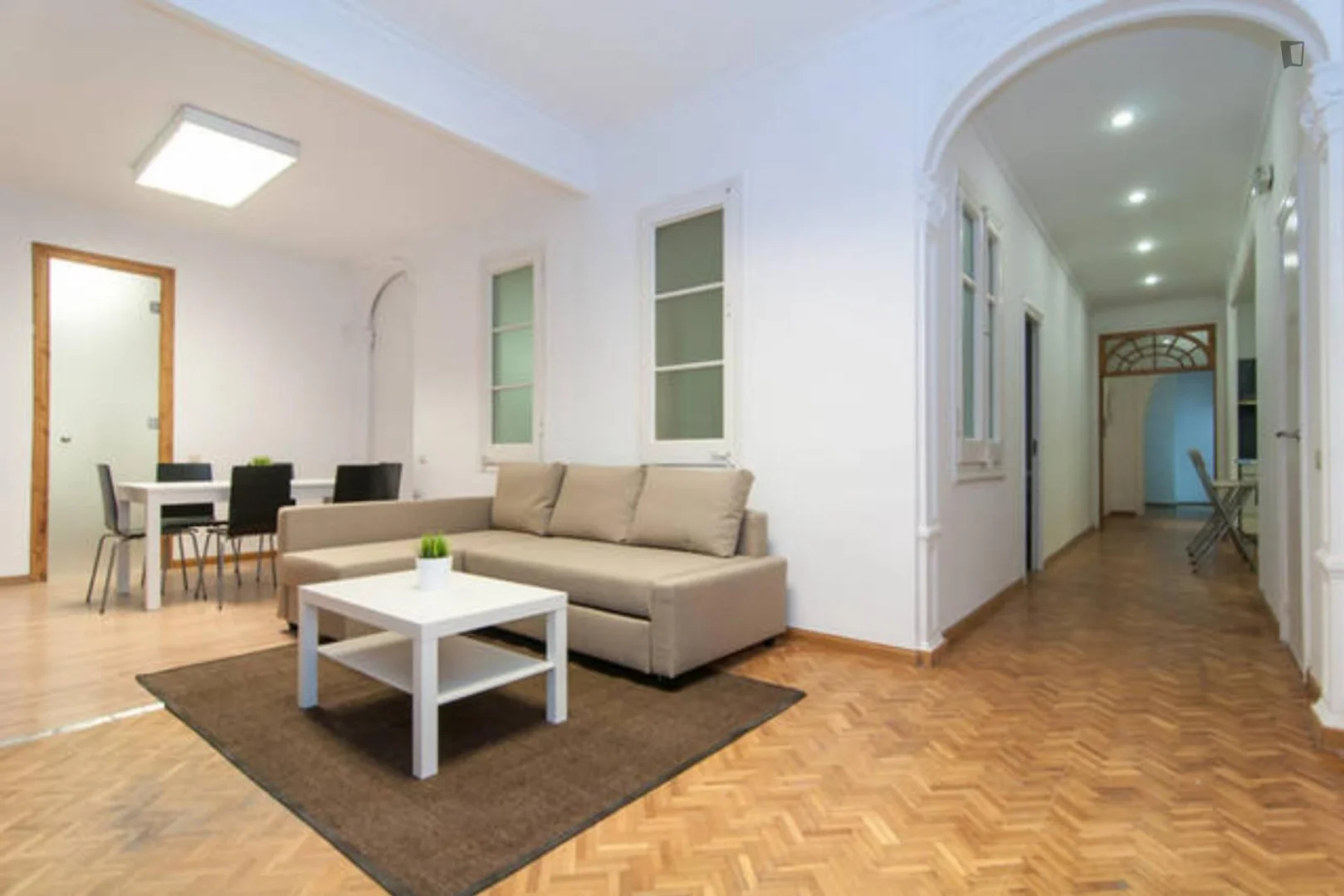 Habitación para estudiantes en  con área de estudio y facilidades compartidas