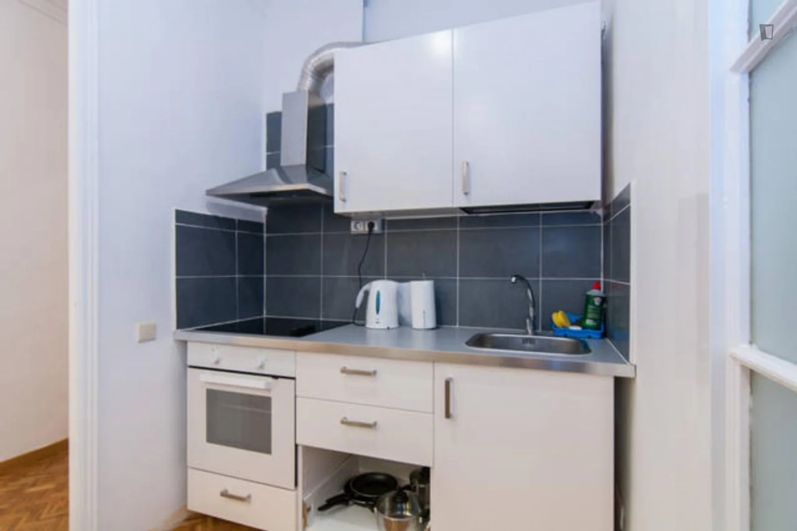Habitación acogedora para estudiantes disponible en 