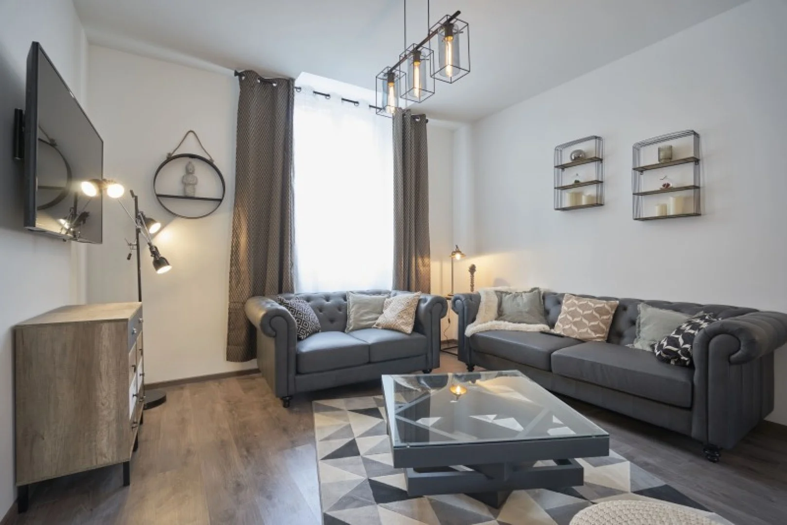 Chambre d'étudiant à avec espace d'étude et installations communes