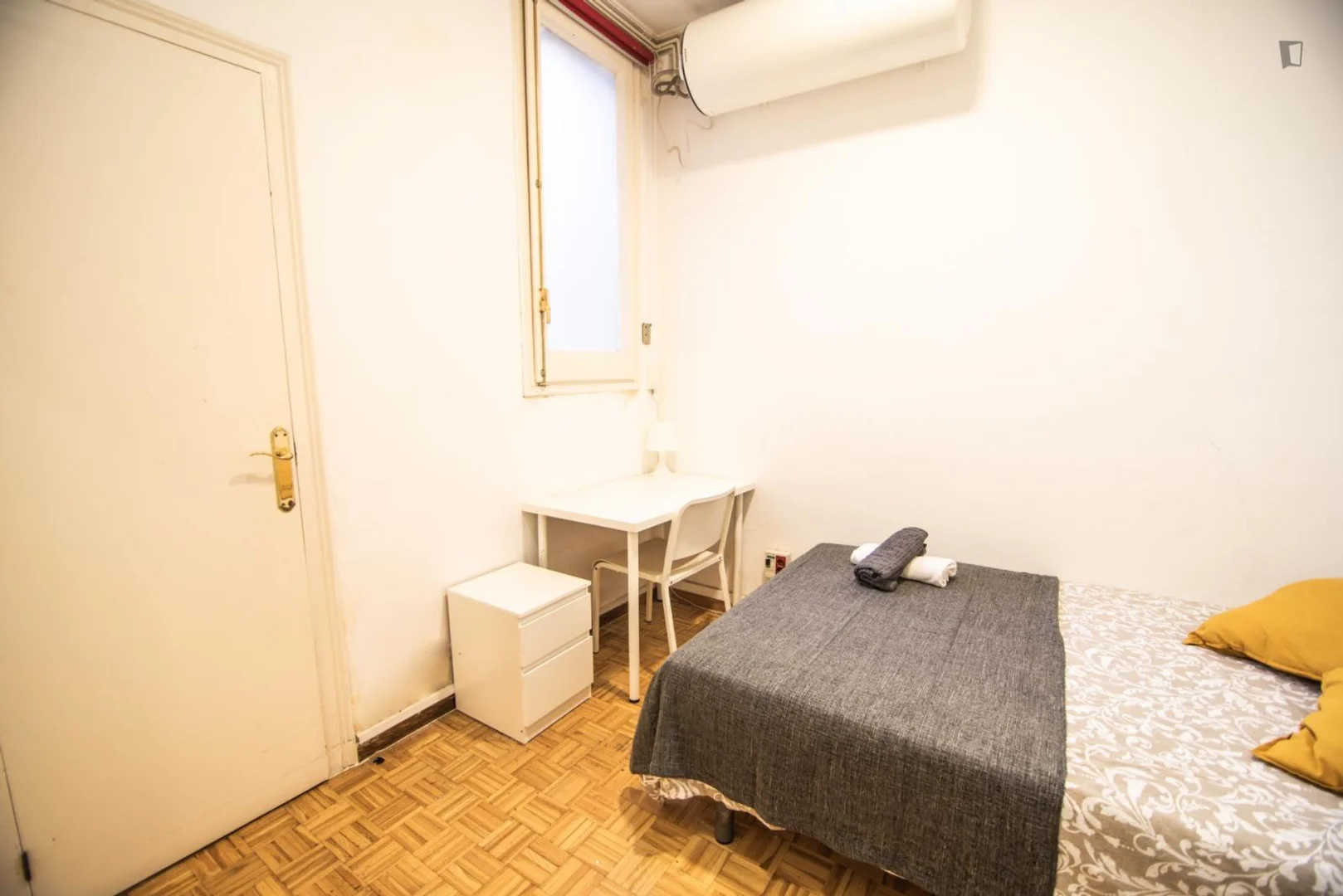 Habitación estudiantil económica cerca del campus en 