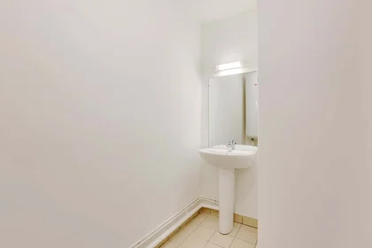 Private room at 78 Av. du Général Leclerc, 92100 Boulogne-Billancourt, France, image 6 of 11