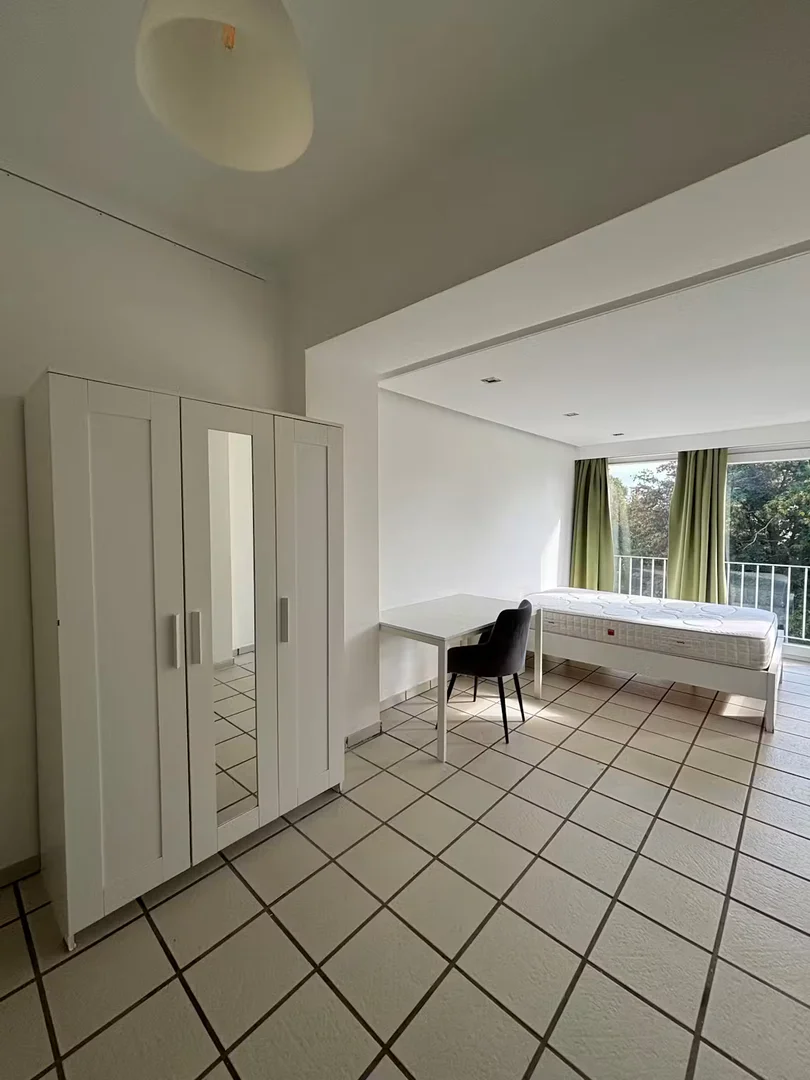 'de öğrenci dairesinde, tamamen mobilyalı kiralık oda