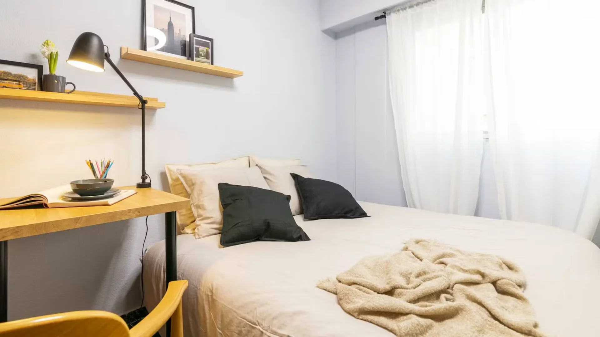 Quarto de estudante económico perto do campus em 
