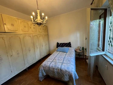 Cheap private room in Roma