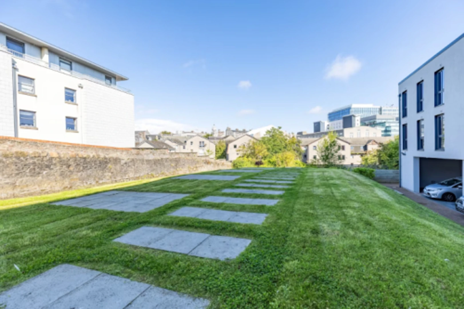 学生公寓房间出租，家具齐全