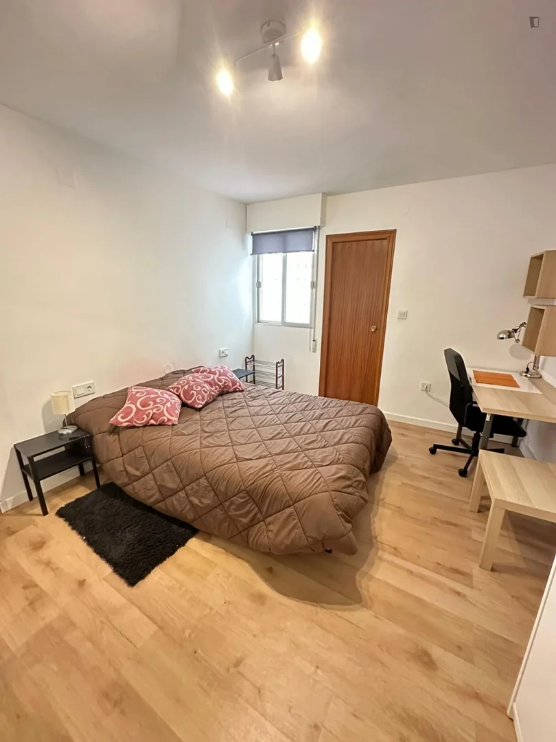 Zimmer in Studentenwohnung in  zu vermieten, voll möbliert