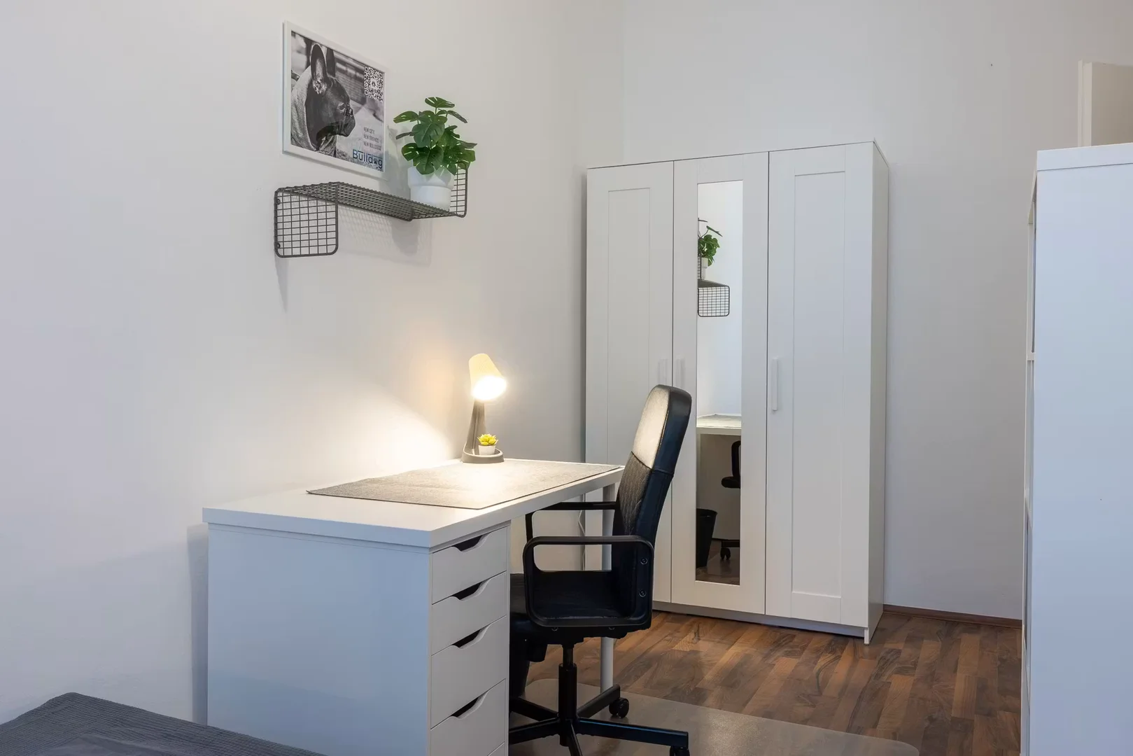 Comfortable and spacious student room in 