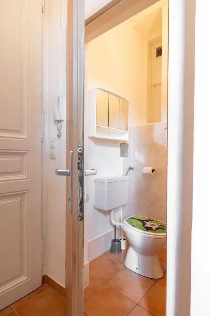 Economical student room with convenient location in 
