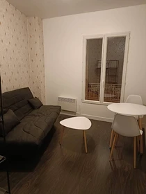 Room for rent in a shared flat in Issy-les-moulineaux