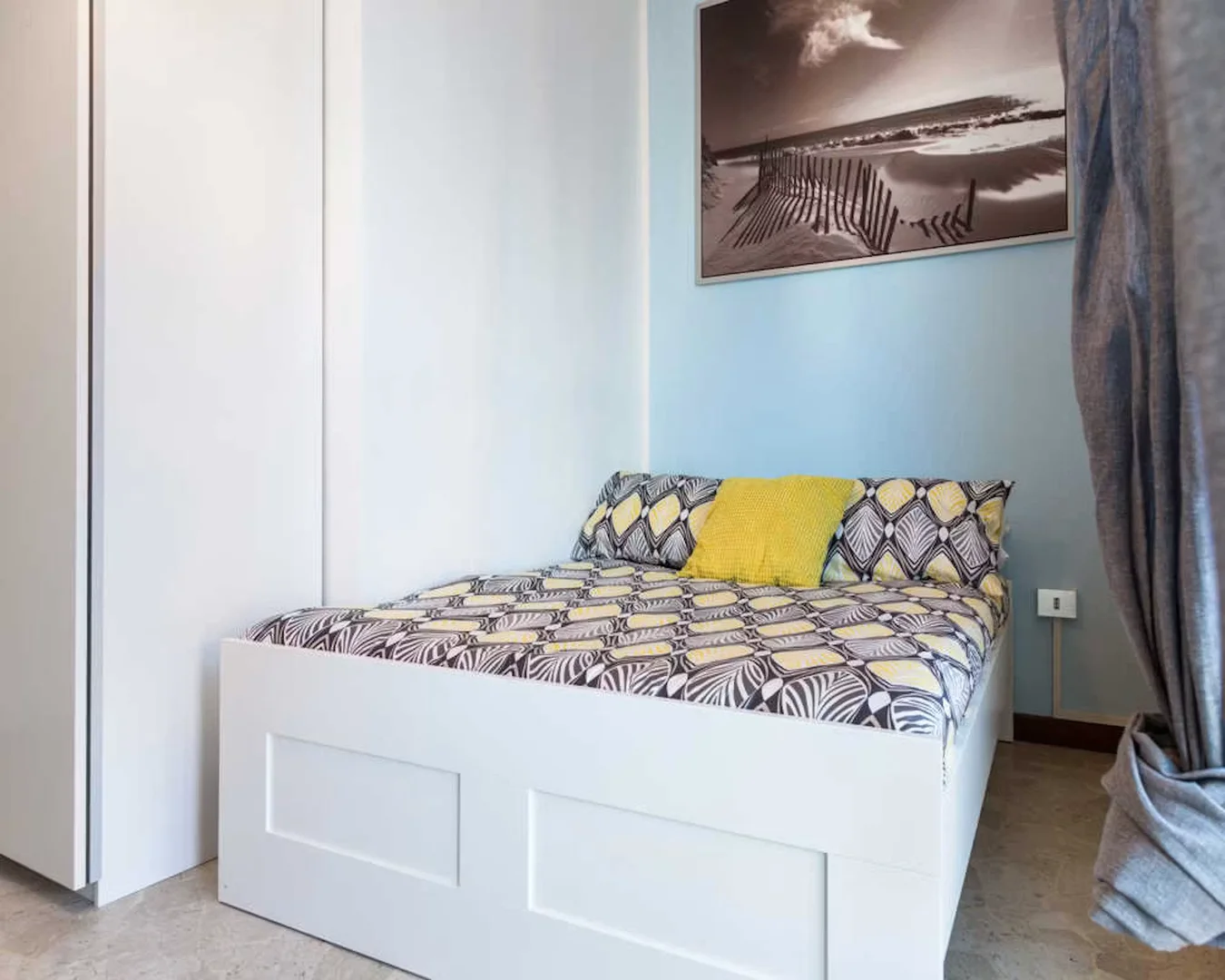 Bright and airy student room with easy university access in 