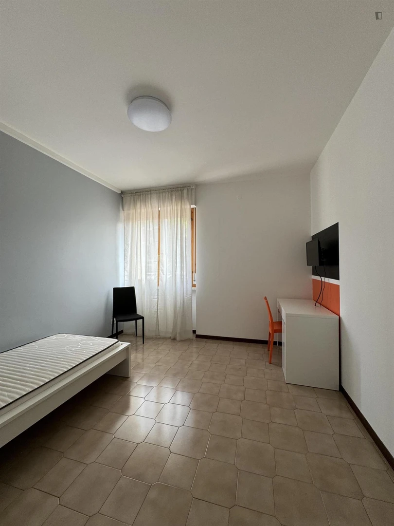 Chambre confortable pour étudiants disponible dans 