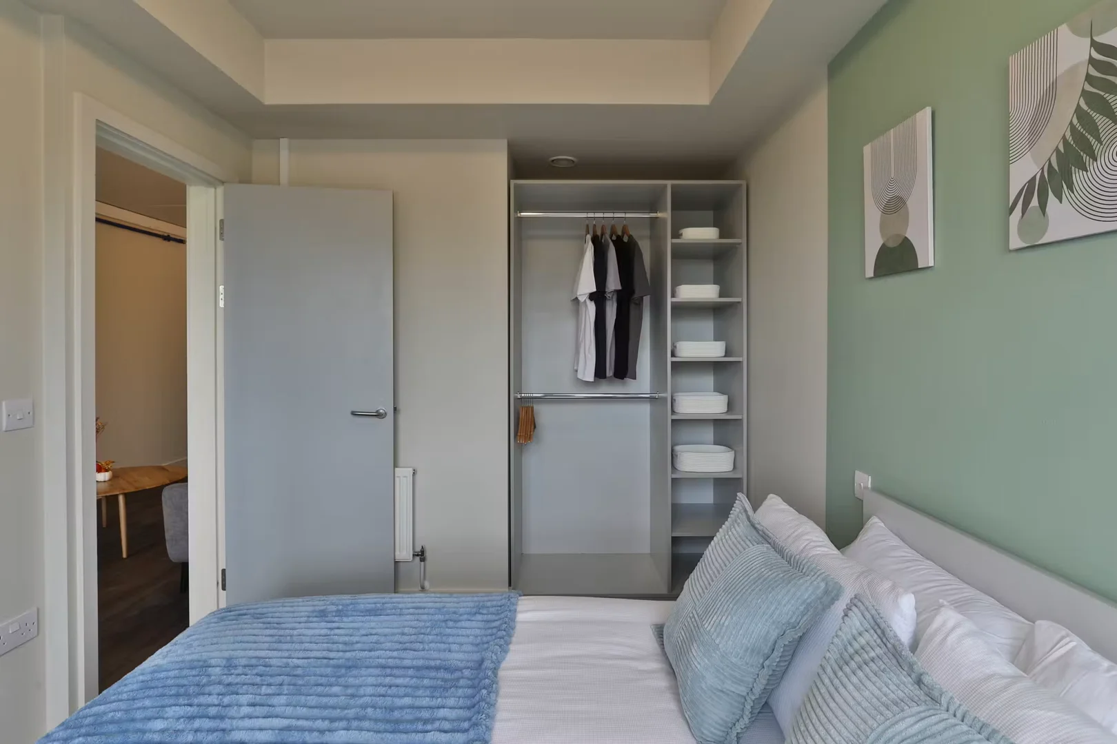 Quarto de estudante económico perto do campus em 