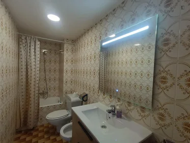 Private room at Calle Alfonso Batallador, image 7 of 9