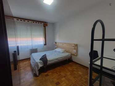 Private room at Calle Alfonso Batallador, image 1 of 9