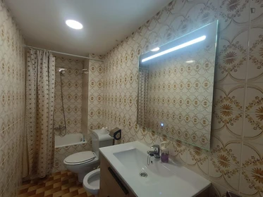 Private room at Calle Alfonso Batallador, image 7 of 9