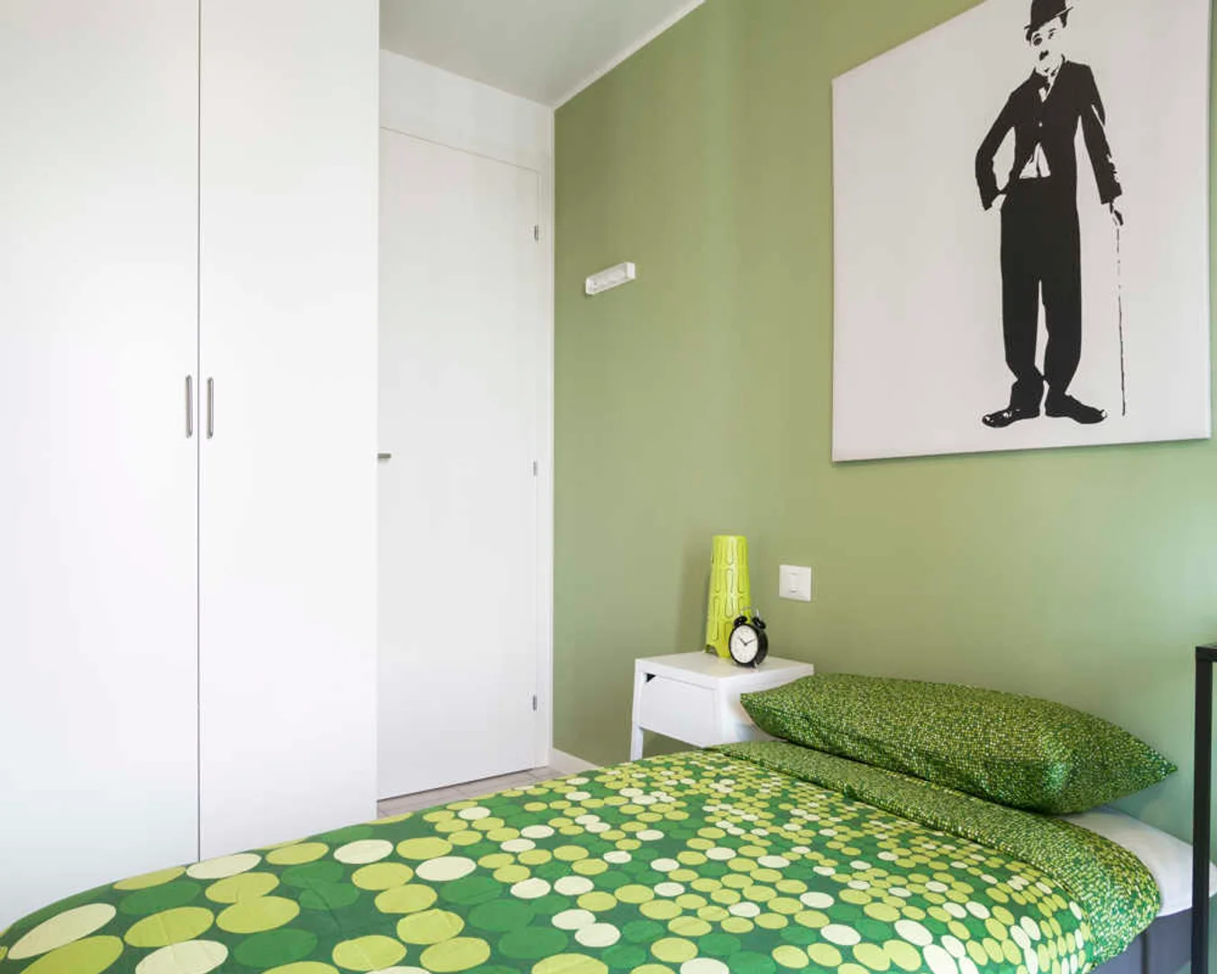 Affordable room for students with ample lighting in 
