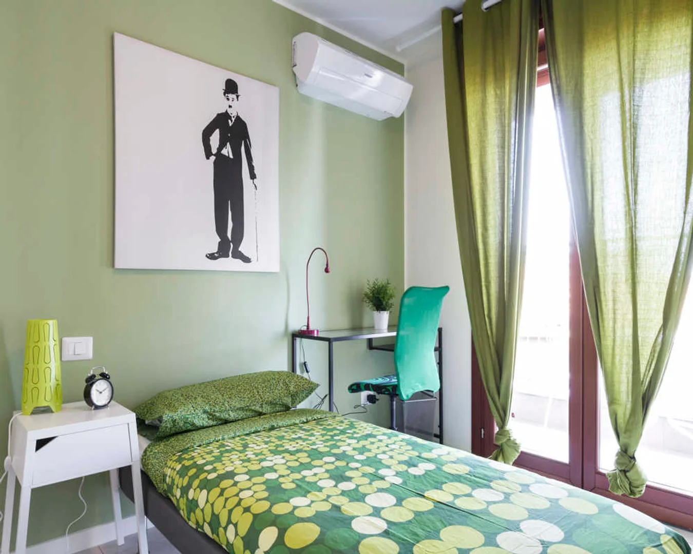 Room for rent in student apartment in , fully furnished