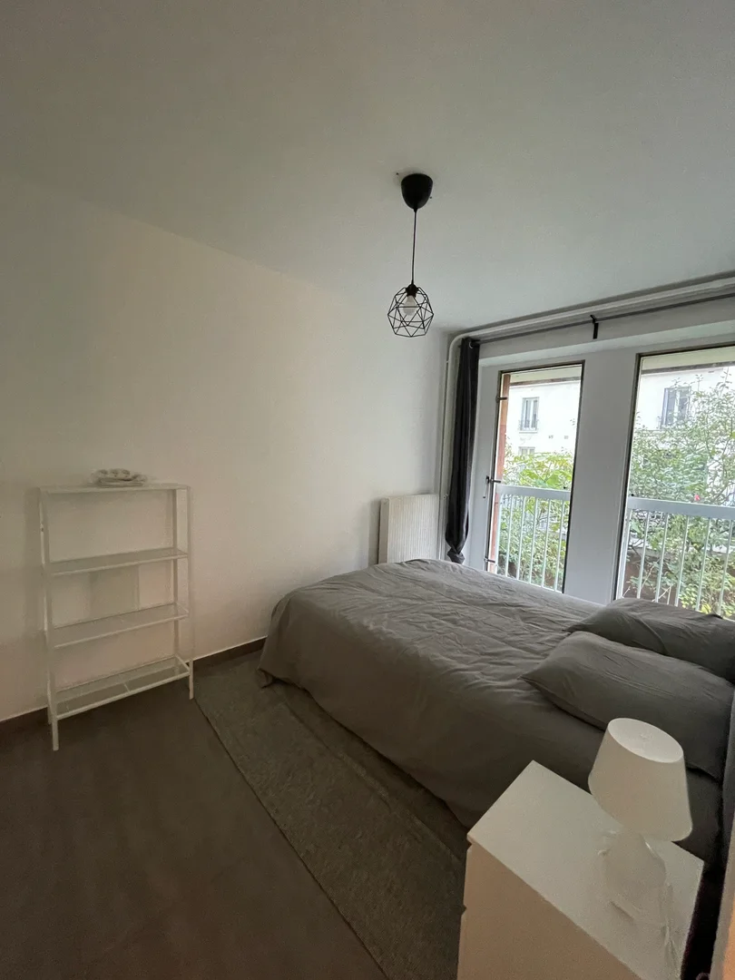 'de öğrenci dairesinde, tamamen mobilyalı kiralık oda