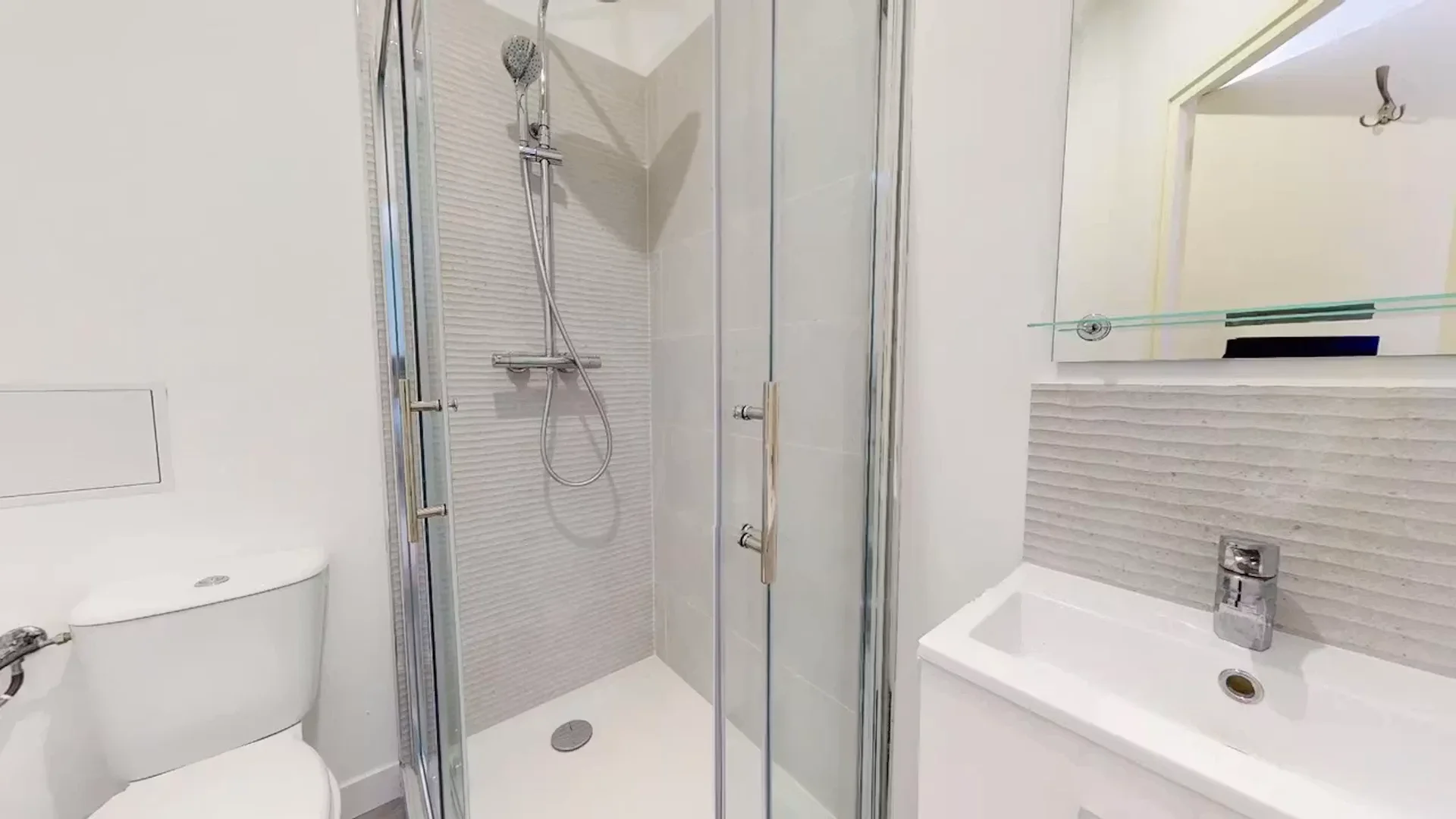 Quarto de estudante económico com localização conveniente em 