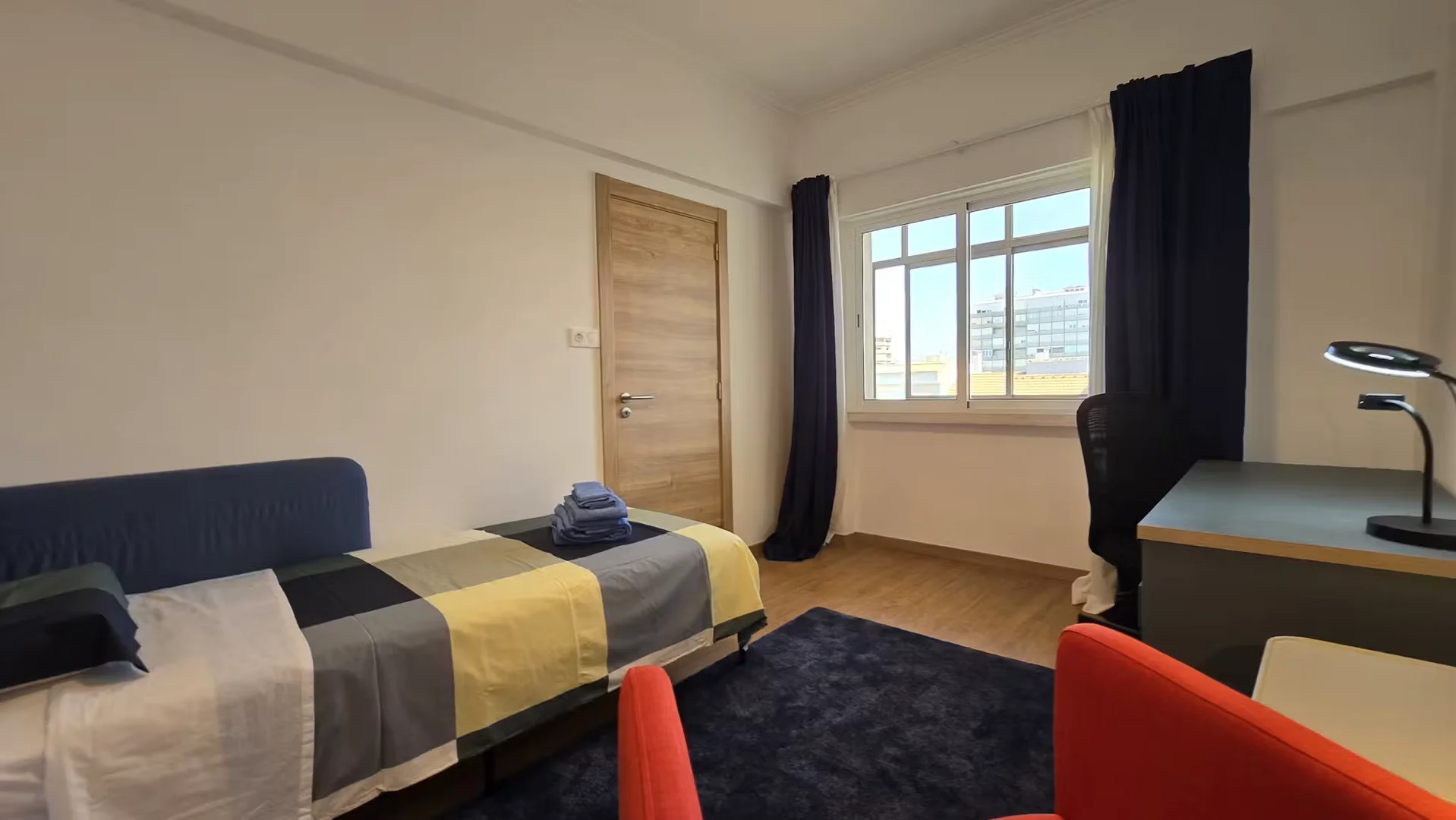 Funktionelles Studentenzimmer perfekt zum Studieren in 