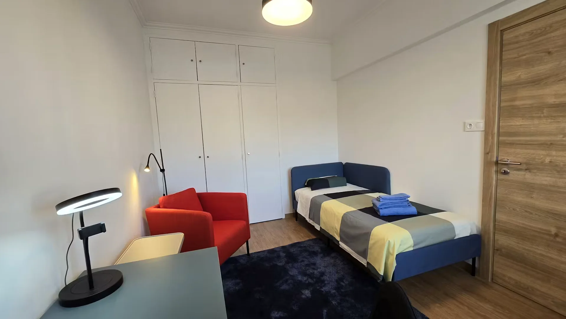 Funktionelles Studentenzimmer perfekt zum Studieren in 