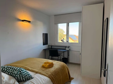 Renting rooms by the month in Sant-cugat-del-valles