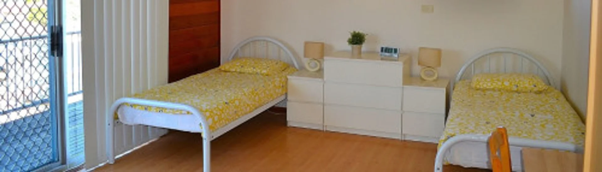 Habitación estudiantil económica cerca del campus en 