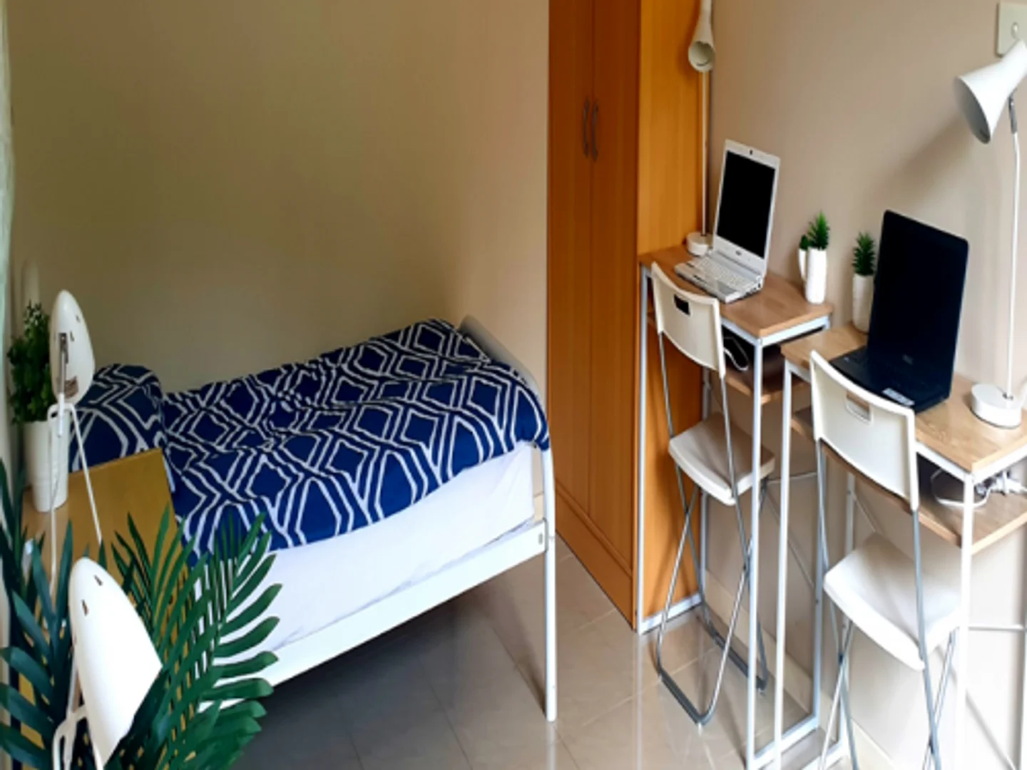 Habitación estudiantil amplia y cómoda en 