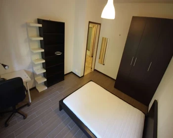 Cheap private room in Milano