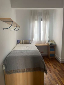 Quarto para alugar com cama de casal em Bilbao