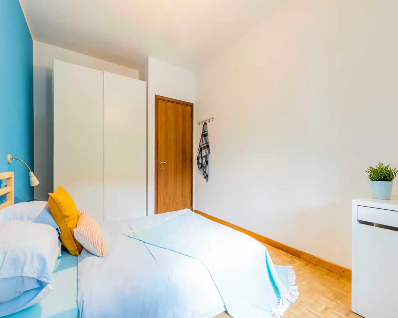 Budget-friendly student room close to campus in 