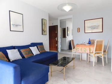 Apartamento totalmente mobilado em Antibes