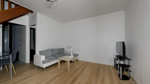 Entire apartment at Rue Jean-Baptiste Carpeaux, Grésilles, image 2 of 10