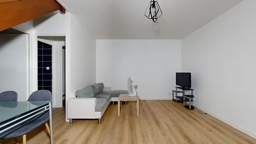 Entire apartment at Rue Jean-Baptiste Carpeaux, Grésilles, image 9 of 10