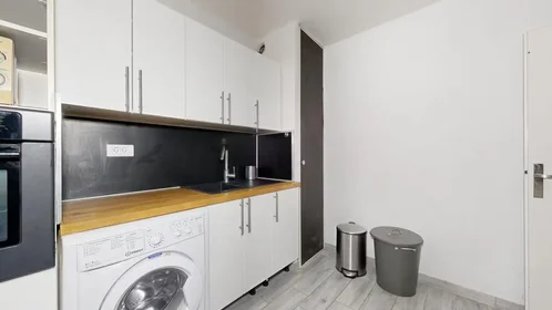 Entire apartment at Rue Jean-Baptiste Carpeaux, Grésilles, image 10 of 10