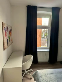 Cheap private room in Koln