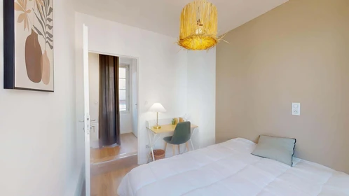 Private room at 11 Rue Michel Servet, 21000 Dijon, France, image 2 of 16