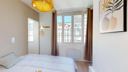 Private room at 11 Rue Michel Servet, 21000 Dijon, France, image 4 of 16