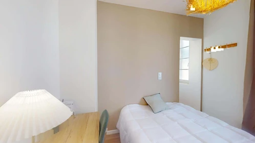 Private room at 11 Rue Michel Servet, 21000 Dijon, France, image 5 of 16
