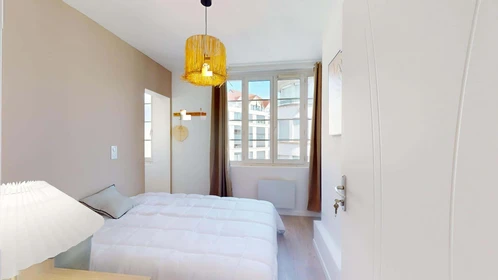 Private room at 11 Rue Michel Servet, 21000 Dijon, France, image 6 of 16