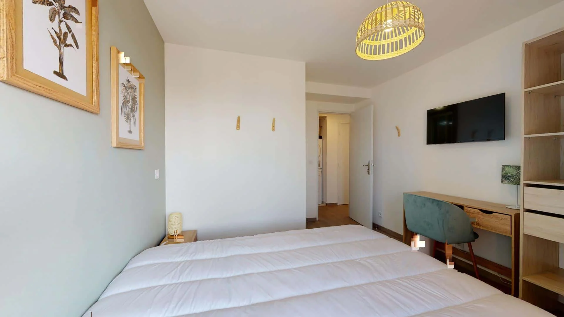 Habitación estudiantil luminosa y aireada con fácil acceso a la universidad en 